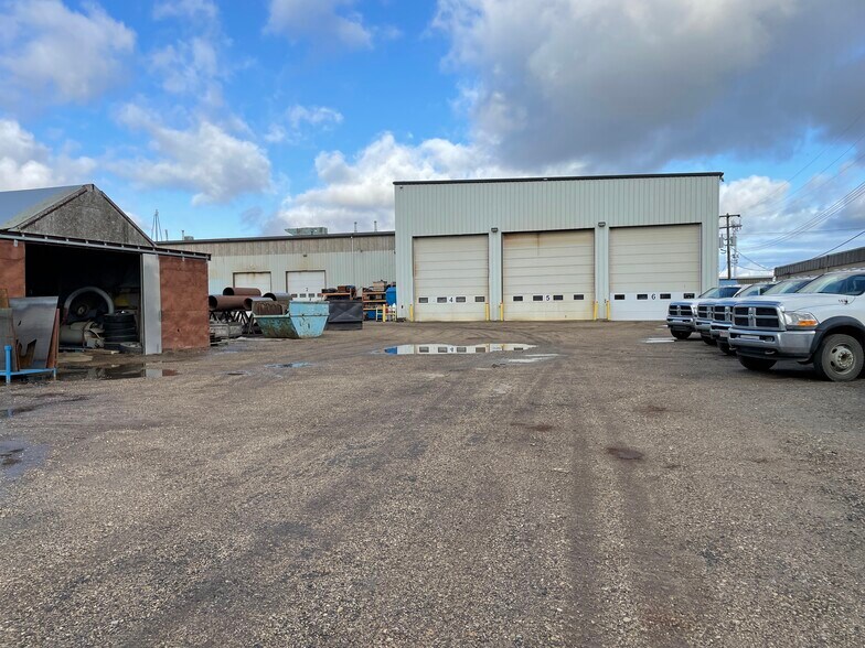 More Photos Of 10843 97 Av, Grande Prairie Warehouse For Lease