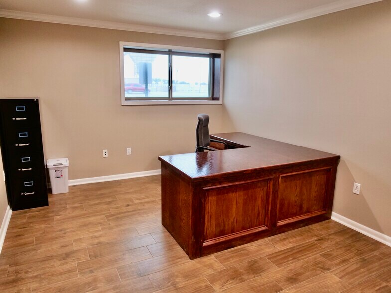 More Photos Of 4906 Houston Hwy, Victoria Light Distribution For Sale