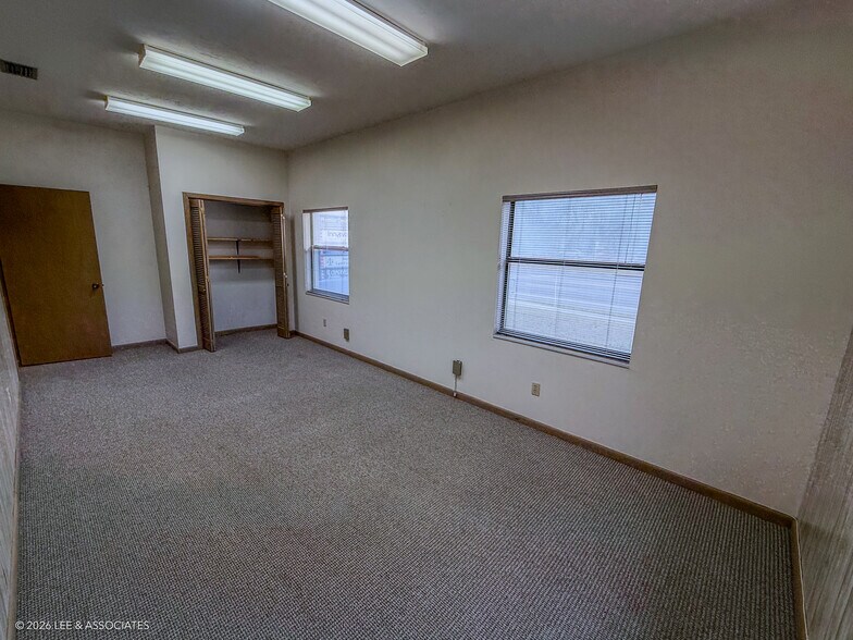 More Photos Of 3720 NW 43rd St, Gainesville Office For Sale
