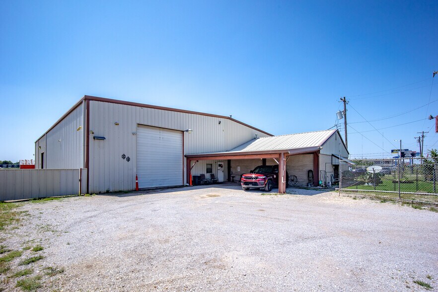 More Photos Of 6209 S Shields Blvd, Oklahoma City Manufacturing For Sale