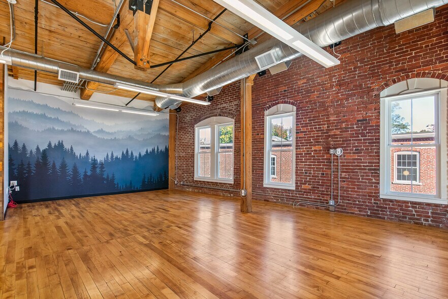 More Photos Of 77 Elm St, Amesbury Loft Creative Space For Lease