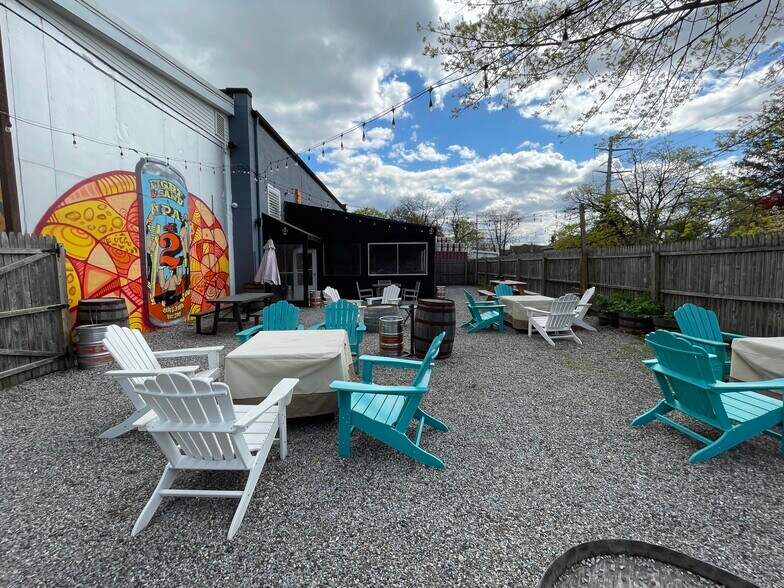 More Photos Of 1003 N Evergreen Ave, Woodbury Restaurant For Sale