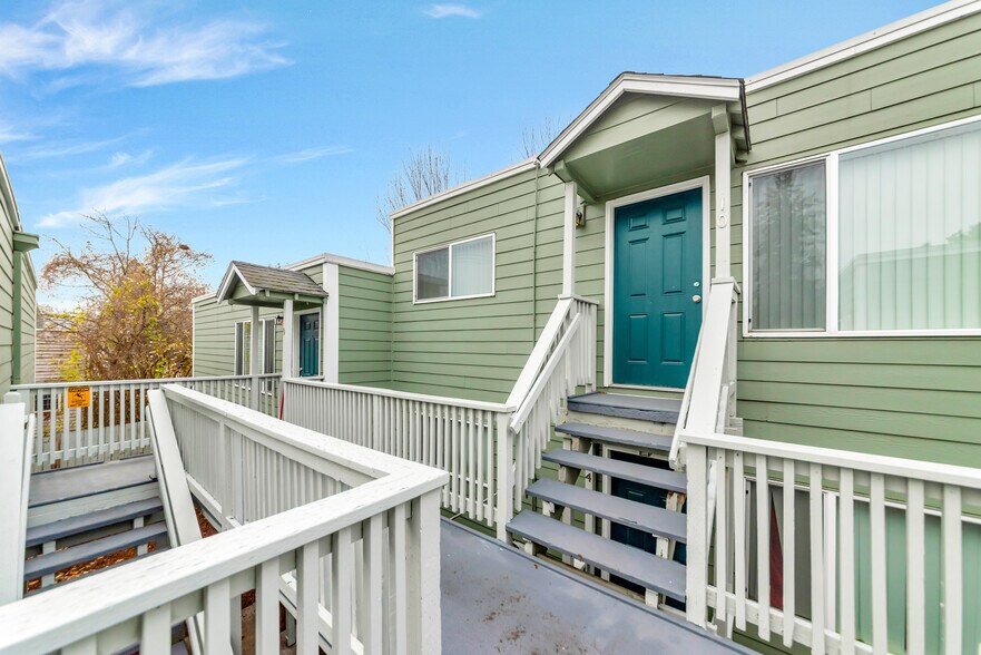 More Photos Of 8415 N Fessenden St, Portland Apartments For Sale