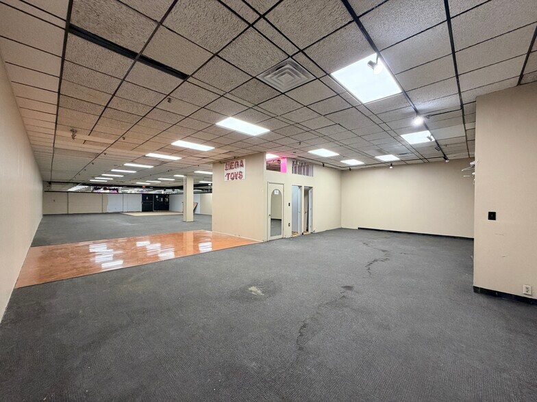 More Photos Of 5611 N State Road 7, Fort Lauderdale Unknown For Lease