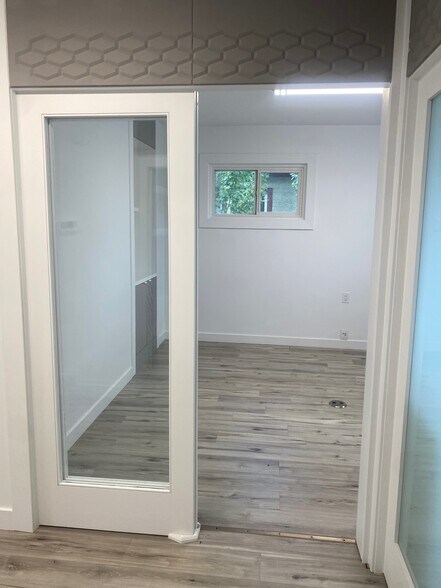 More Photos Of 604 Duchess St, Saskatoon Office For Lease