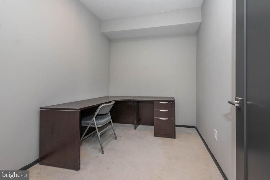More Photos Of 338 E 25th St, Baltimore Office For Sale