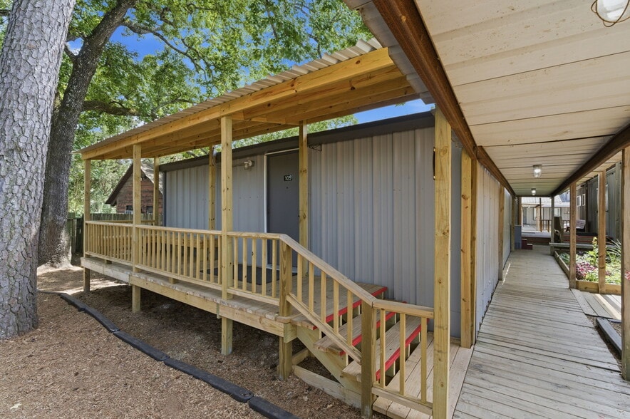 More Photos Of 3401 N Frazier St, Conroe Specialty For Sale