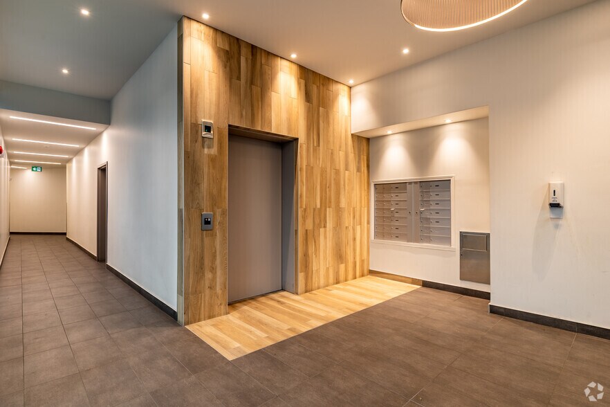 More Photos Of 800 Boul Chomedey, Laval Medical For Lease