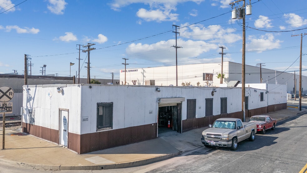 Primary Photo Of 2455 E 52nd St, Los Angeles Warehouse For Sale