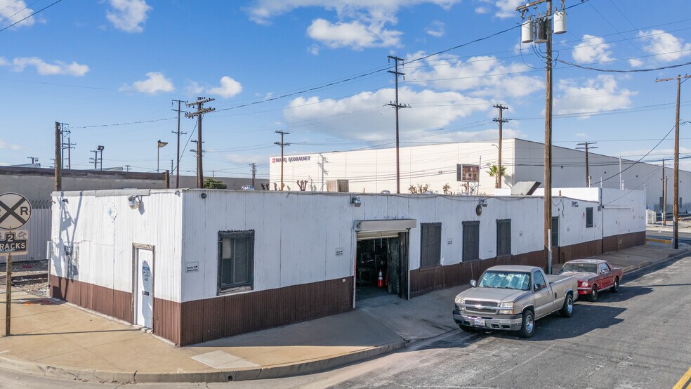 More Photos Of 2455 E 52nd St, Los Angeles Warehouse For Sale