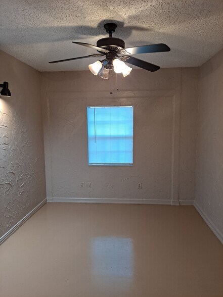 More Photos Of 2500 S Bagdad Rd, Leander Freestanding For Sale