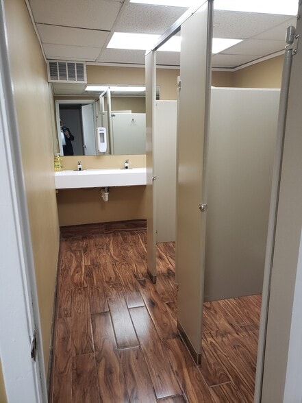 More Photos Of 453 Amboy Ave, Woodbridge Medical For Lease