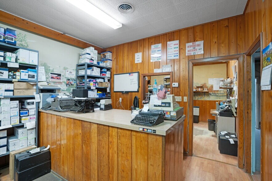 More Photos Of 3160 Southgate Cir, Sarasota Freestanding For Sale