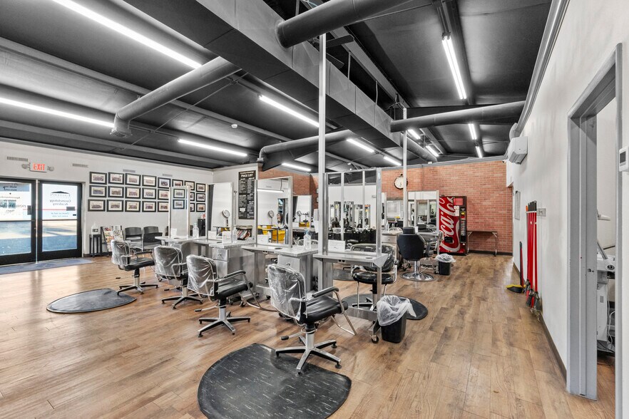 More Photos Of 1550 W Thatcher Blvd, Safford Loft Creative Space For Sale