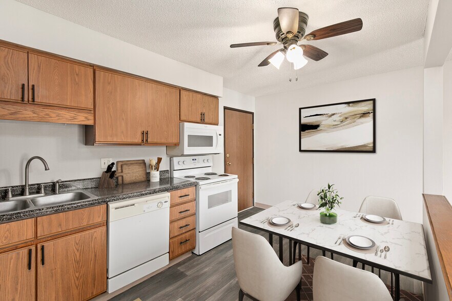 More Photos Of 100-112 5th Ave NW, Altoona Apartments For Sale
