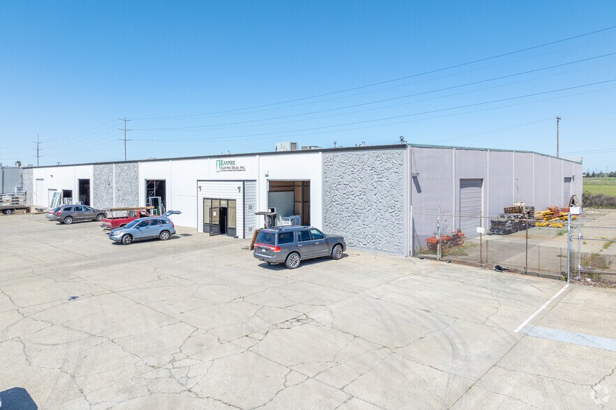 More Photos Of 8581 23rd Ave, Sacramento Warehouse For Sale