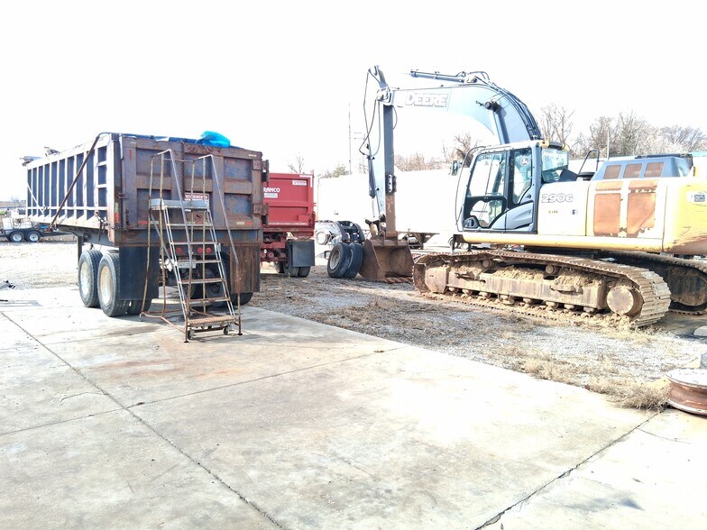 More Photos Of 800 S Morrison Ave, Collinsville Warehouse For Sale