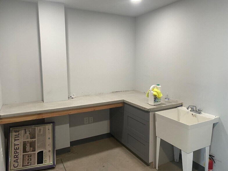 More Photos Of 265 Industrial Blvd, Toano Warehouse For Lease