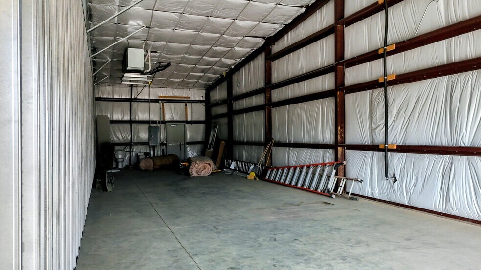 More Photos Of 2212 Crockett Rd, Palestine Freestanding For Lease