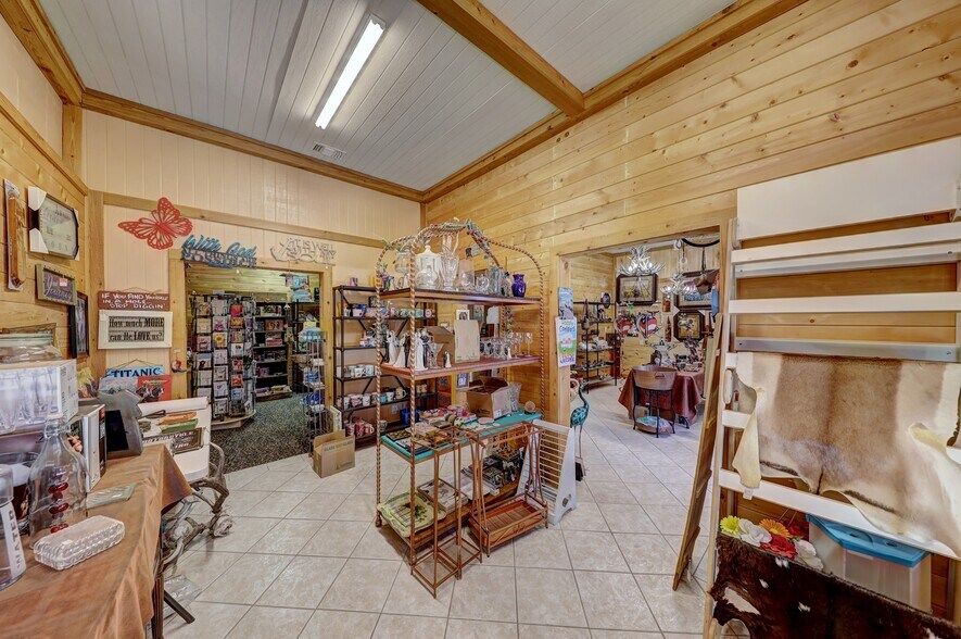 More Photos Of 105 N 11th St, Junction General Retail For Sale