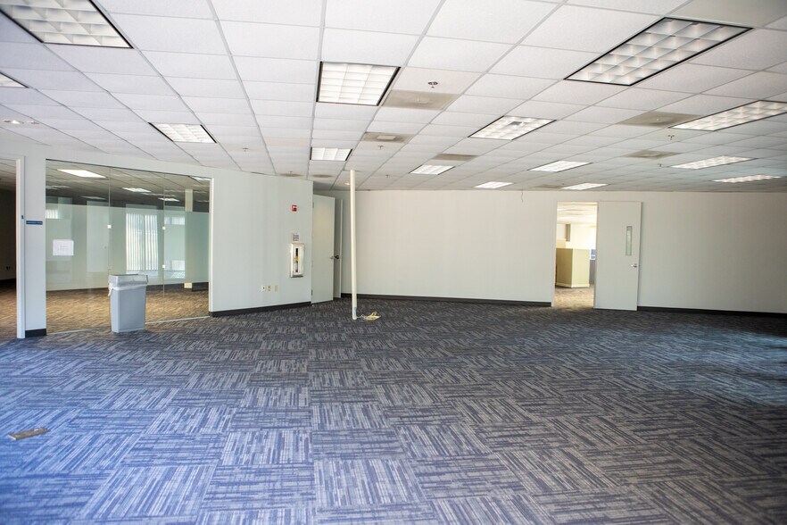 More Photos Of 3587 Parkway Ln, Peachtree Corners Light Distribution For Lease