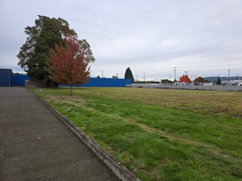 More Photos Of 624 9th Ave, Longview Land For Lease