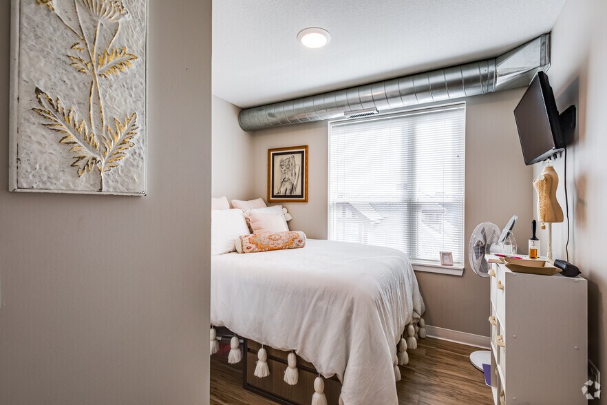 More Photos Of 1975-1977 Marshall Ave, Saint Paul Apartments For Sale