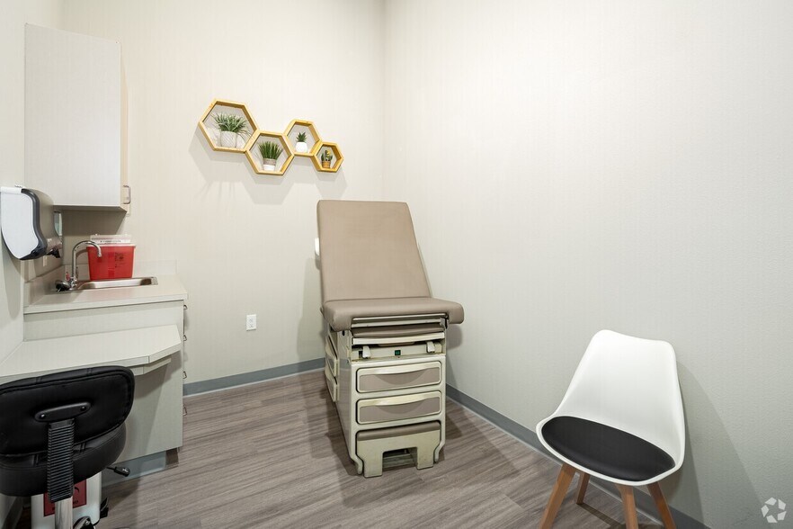 More Photos Of 1400 N Coit Rd, McKinney Medical For Lease
