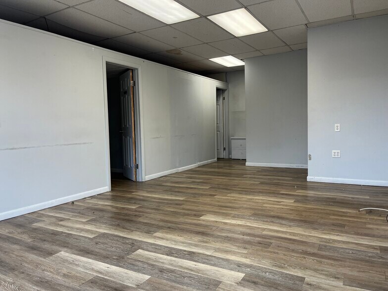 More Photos Of 167-187 Ferry Blvd, Stratford Freestanding For Lease