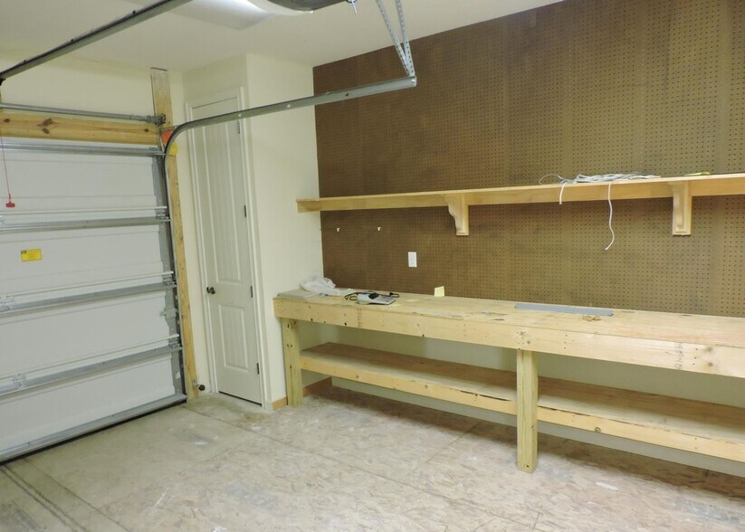 More Photos Of 1635 Farm Way, Middleburg Warehouse For Sale