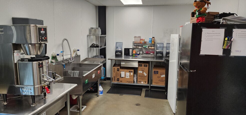 More Photos Of 300 W Hayward Dr, Mount Vernon Sports And Entertainment For Sale