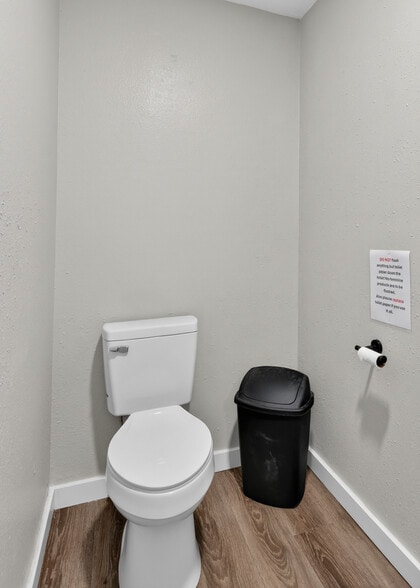 More Photos Of 109 Jasper Dr, Marshall Office For Sale