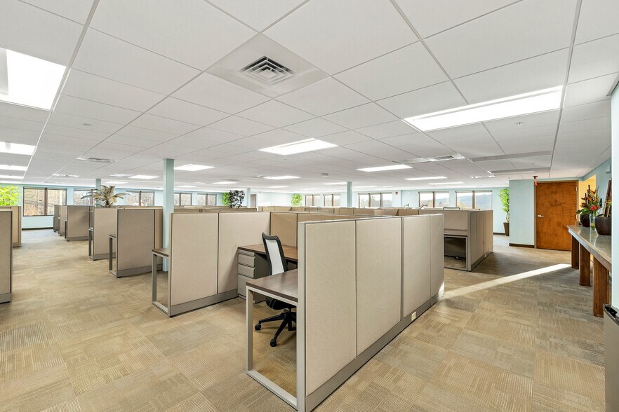 More Photos Of 81 Whittier Hwy, Moultonborough Office For Sale