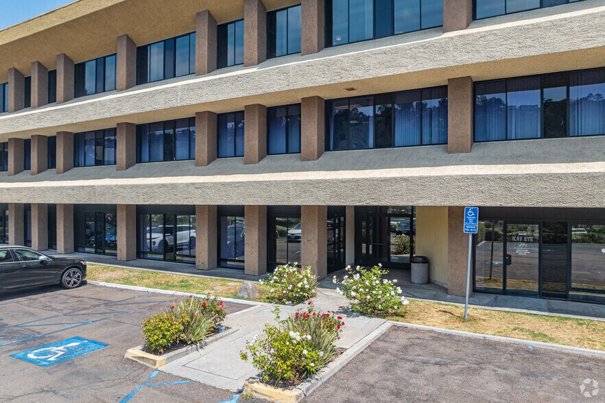 More Photos Of 4141 Jutland Dr, San Diego Office For Lease