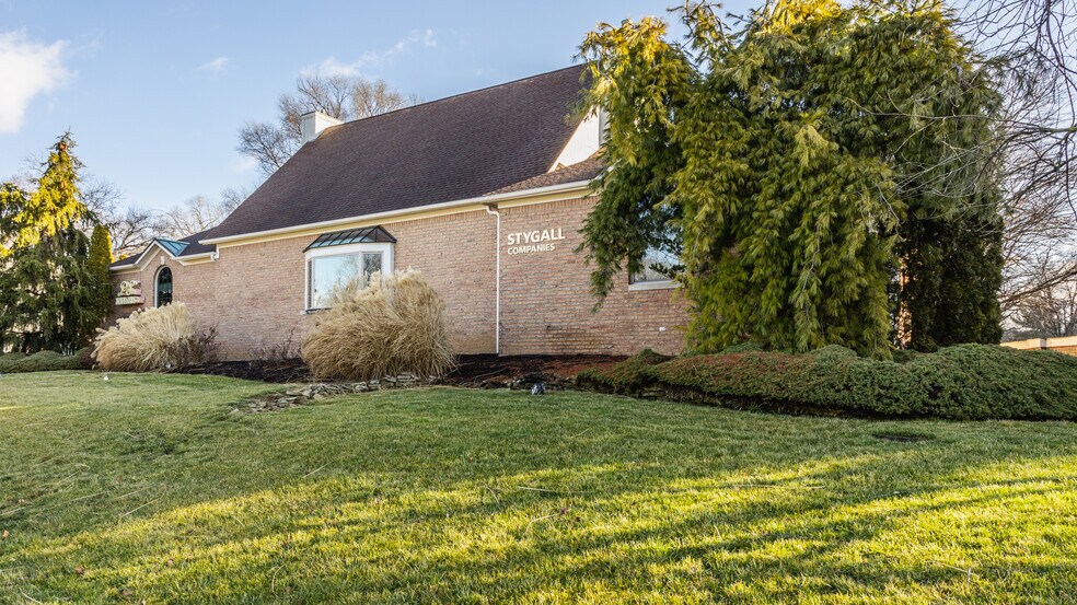 More Photos Of 6575 N College Ave, Indianapolis General Retail For Sale