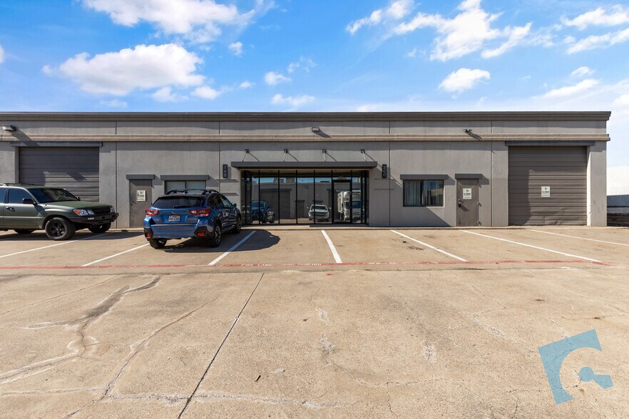 More Photos Of 2870 Exchange Blvd, Southlake Showroom For Lease