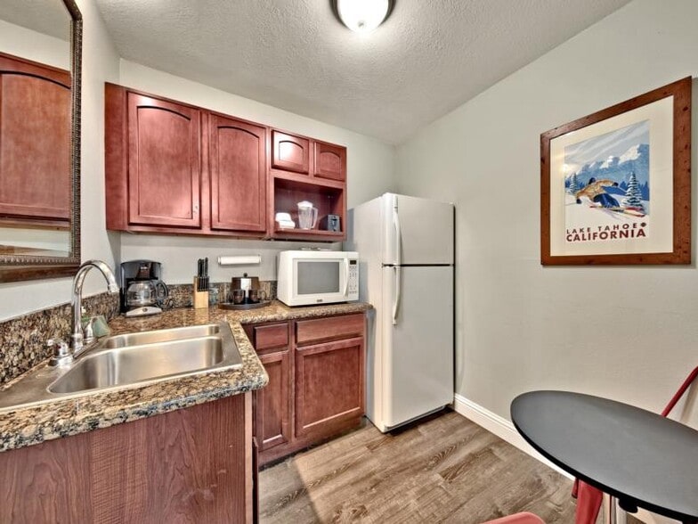 More Photos Of 930 Park Ave, South Lake Tahoe Hotel For Sale