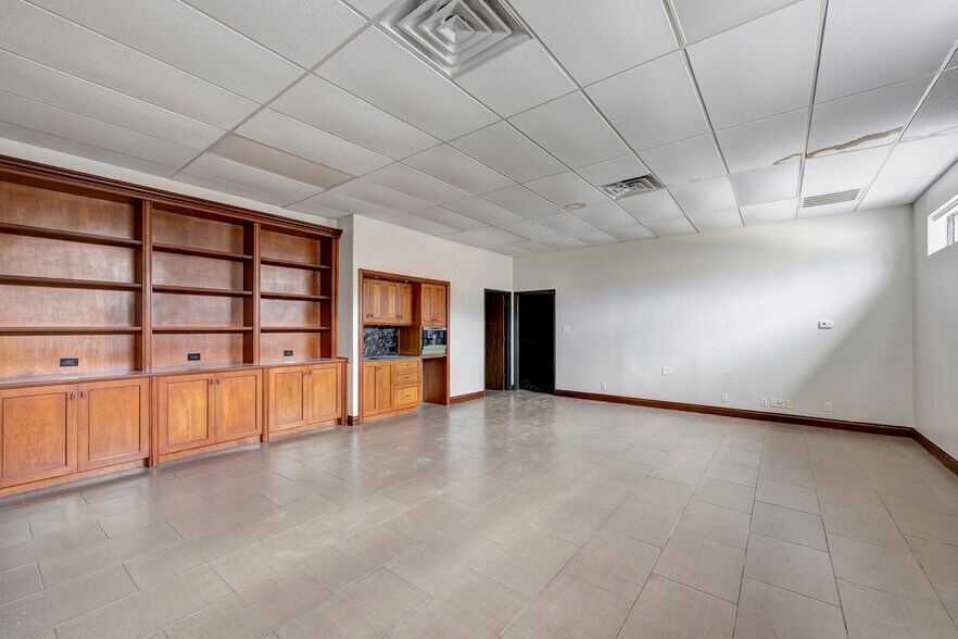 More Photos Of 7520 Lawndale St, Houston Warehouse For Lease