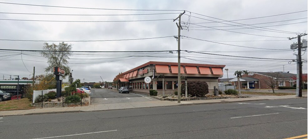 More Photos Of 25 Smith St, Farmingdale Restaurant For Lease