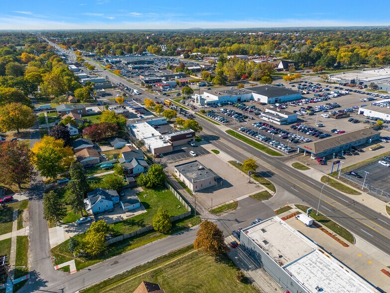 More Photos Of 32611 Ford Rd, Garden City Freestanding For Lease