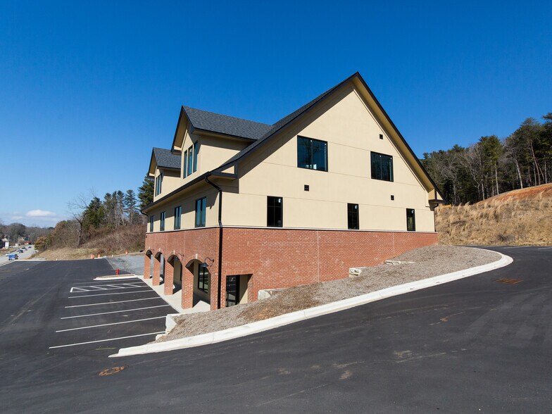 More Photos Of 208 Charlotte Hwy, Asheville Medical For Sale