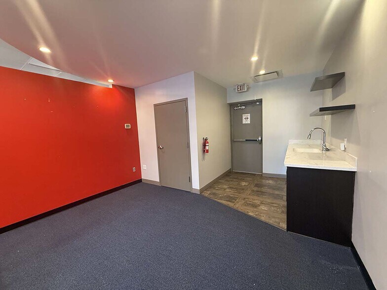 More Photos Of 1455-1465 S Reynolds Rd, Toledo Unknown For Lease