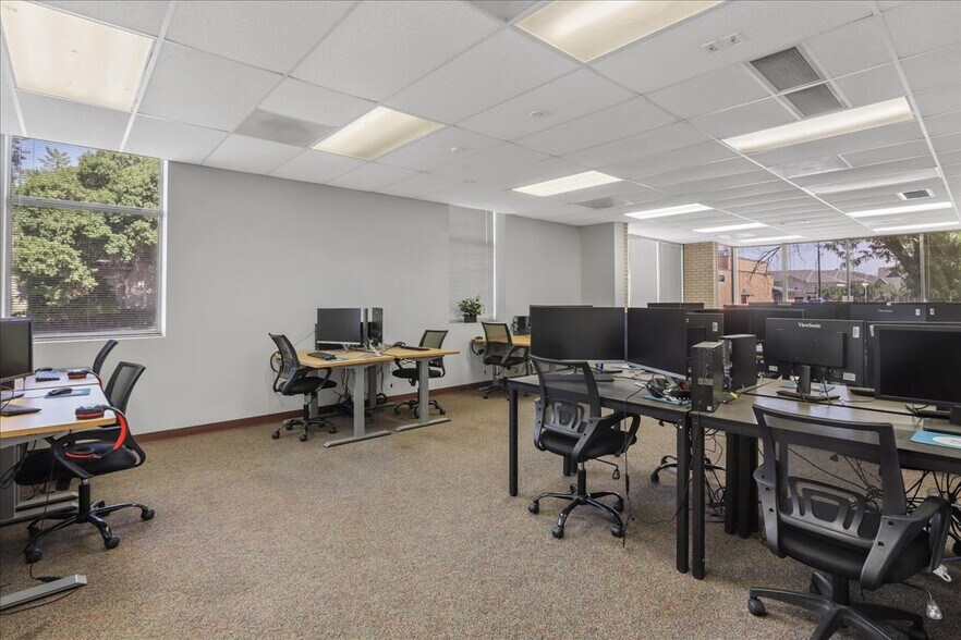 More Photos Of 1921 Broadway St, Lubbock Office For Sale