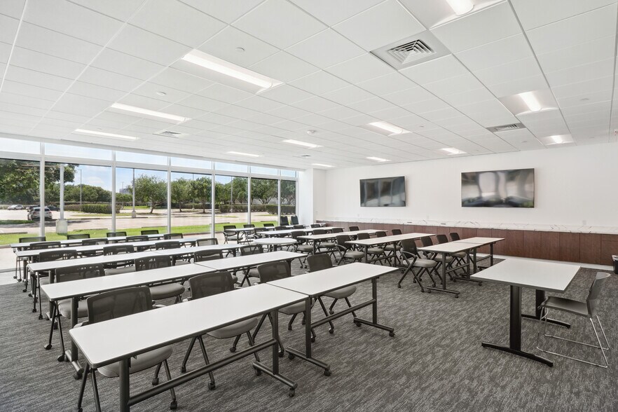 More Photos Of 15721 Park Row, Houston Office For Lease