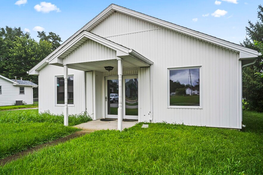 More Photos Of 307 N Armstrong St, Crothersville General Retail For Sale