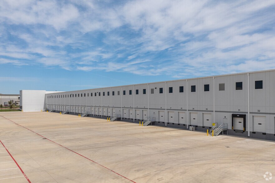 More Photos Of 4908 Borusan Rd, Baytown Distribution For Lease