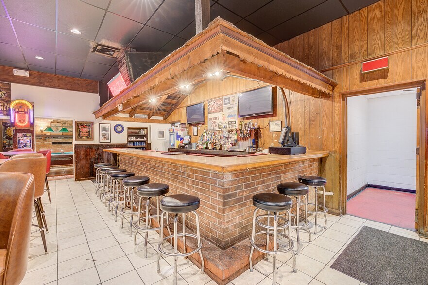 1790 Thompson Memorial Dr, Salem, VA 24153 Restaurant For Sale