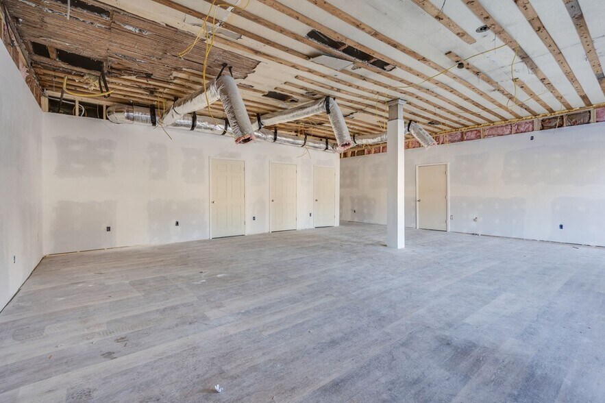 More Photos Of 560 W Main St, Abingdon Storefront For Lease