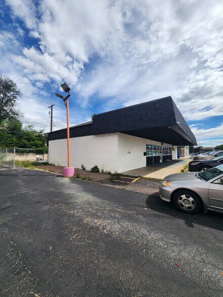 More Photos Of 2708 E Fountain Blvd, Colorado Springs Freestanding For Sale