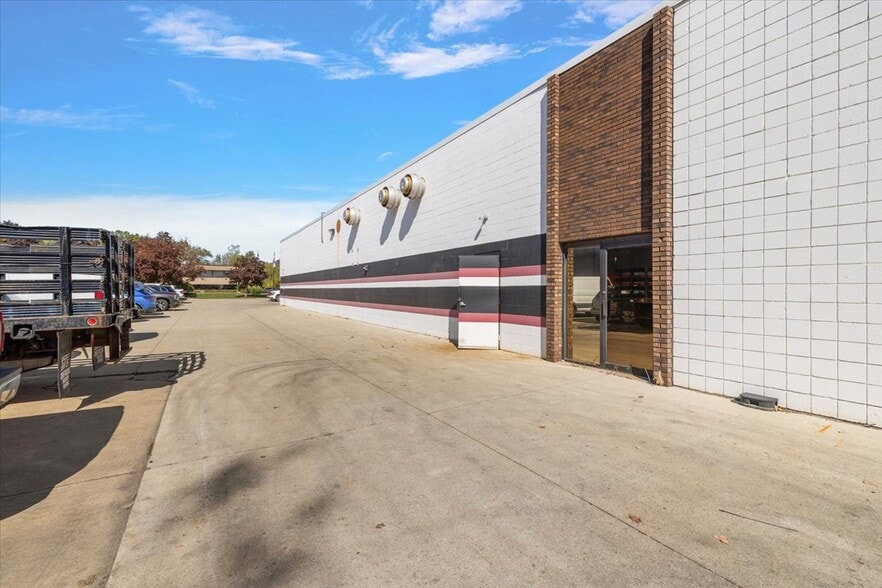 More Photos Of 14570 Barber Ave, Warren Warehouse For Sale